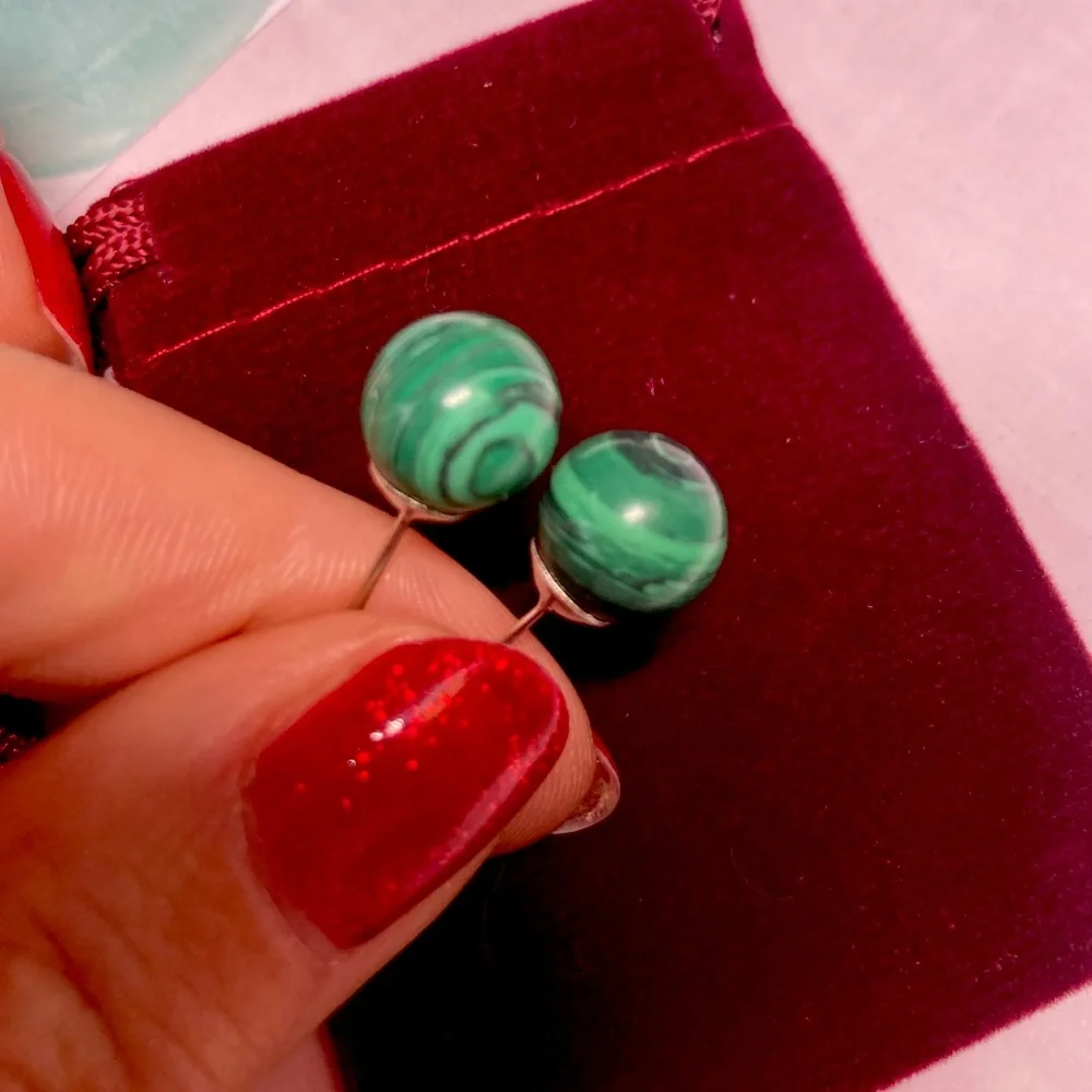 🌟 Malachite Stud Earrings - Picture 3 of 3